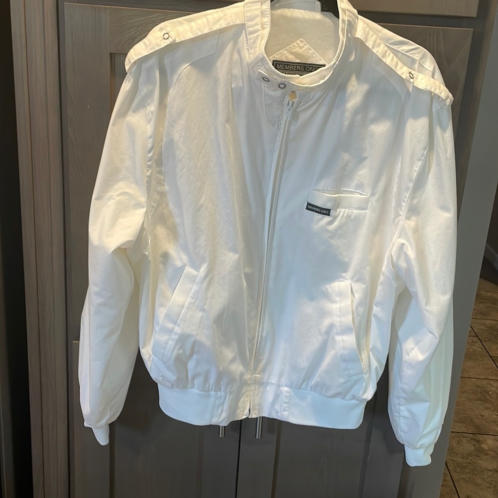 Member’s Only White Vintage Windbreaker size 42